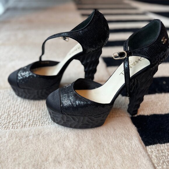Chanel Sequin Platform Pumps with Ridged Heels - Picture 5 of 7